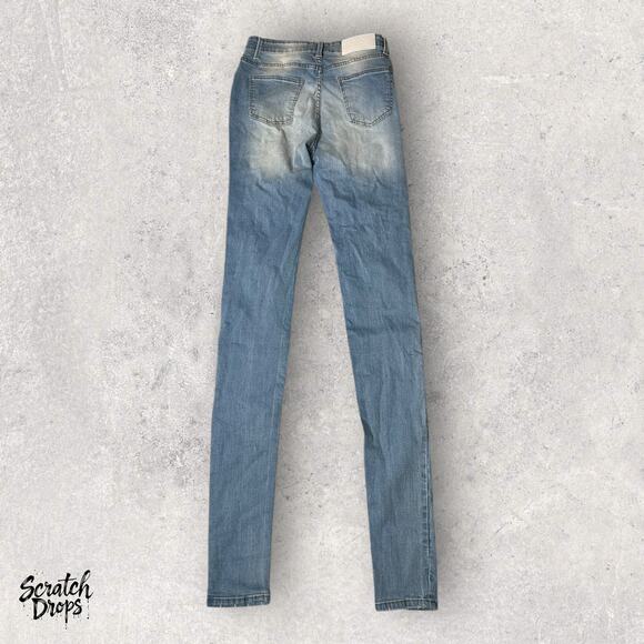 NWT Boohoo Man Light Wash Jeans 30x38 - Picture 2 of 3